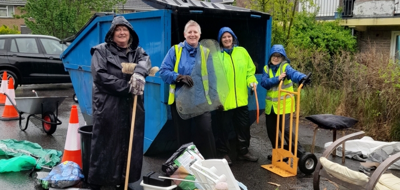 LiveWest volunteers at Torlands clean up day 